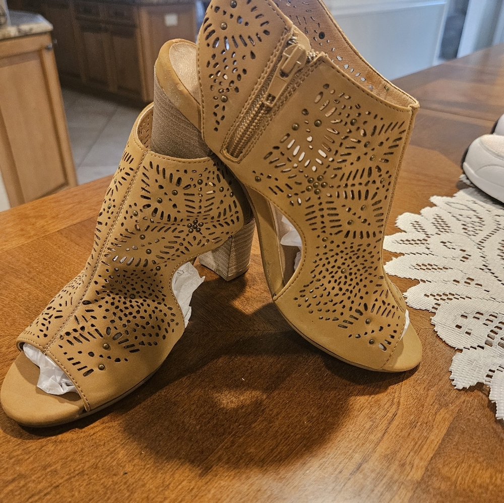 XOXO Sandals